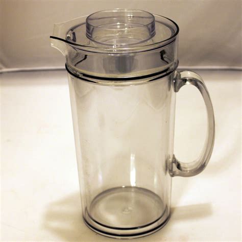 How to Choose a Milk Pitcher for Your Magic Routine: Tips and Recommendations